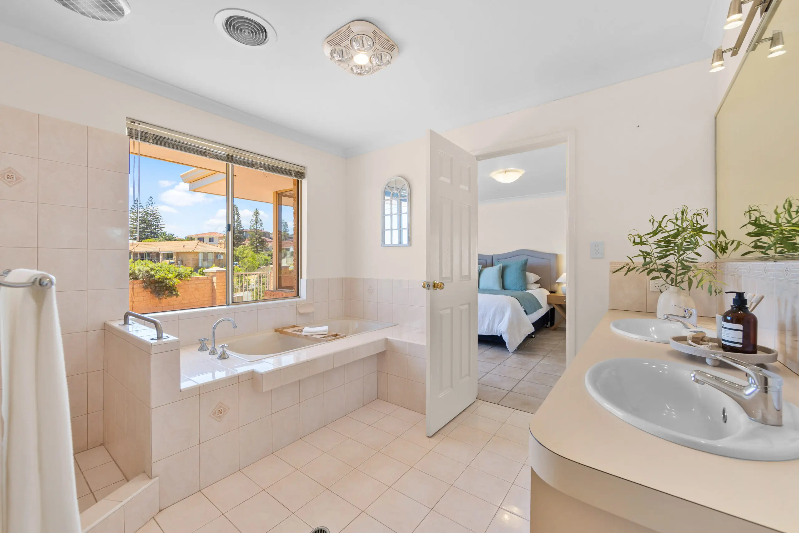 73 Southern Cross Circle Ocean Reef Wa 6027 - Image 16